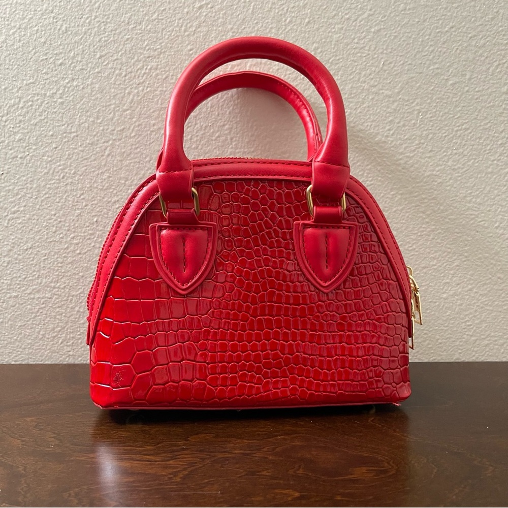 Red faux leather croc embossed crossbody mini bag